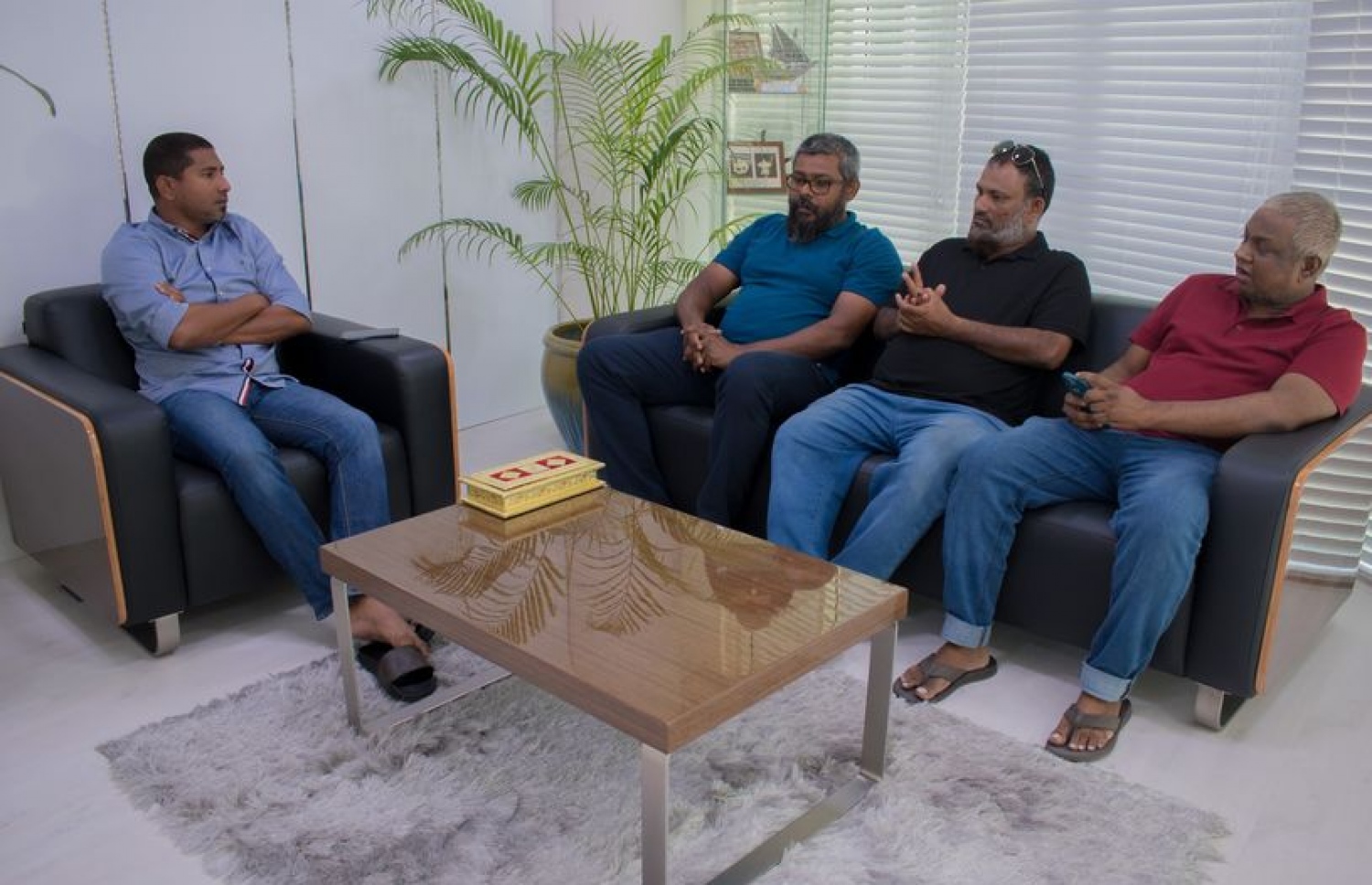 މާޒިޔާގެ ވެރިންނާ އެކު މަހަލޫފް ބައްދަލުވުމެއްގައި --- ފައިލް ފޮޓޯ: ސްޕޯޓްސް މިނިސްޓްރީ
