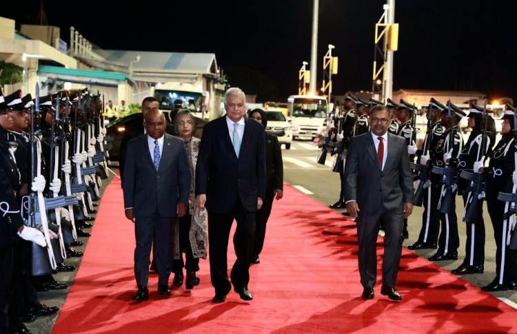 ލަންކާ ރައީސްގެ ދެކަނބަލުން ރާއްޖެ ވަޑައިގެންފި