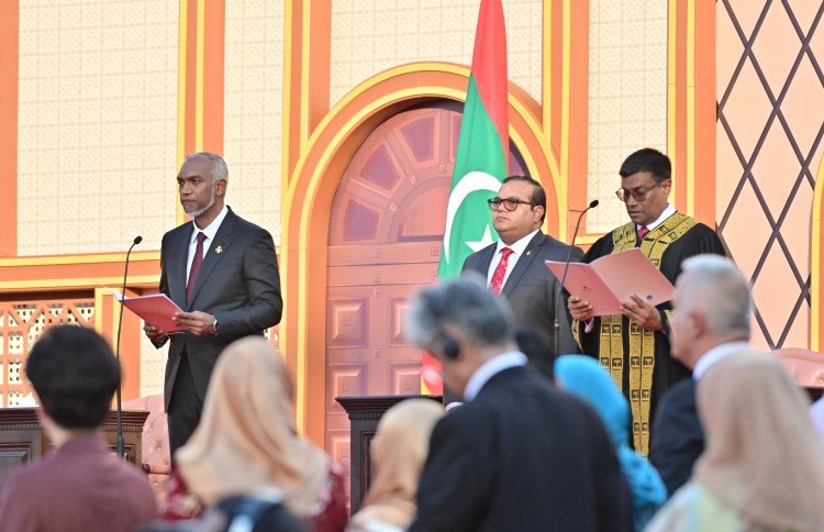 ޑރ. މުއިއްޒު ރައީސްކަމުގެ ހުވާކުރައްވައިފި