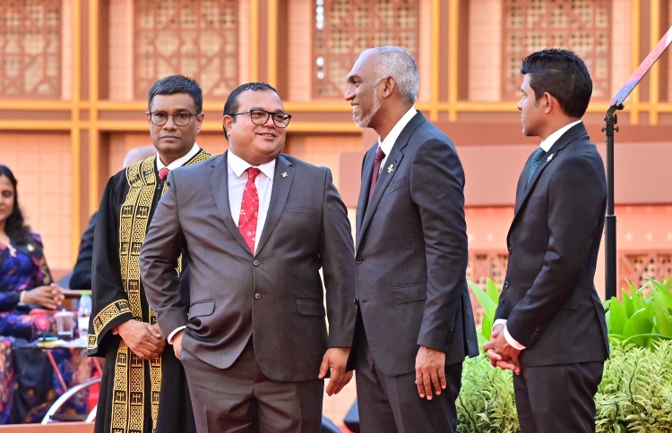 މިނިވަންކަމުގެ ރަތް ރޮނގު ފަލަކޮށް ދަމާނަން: ރައީސް