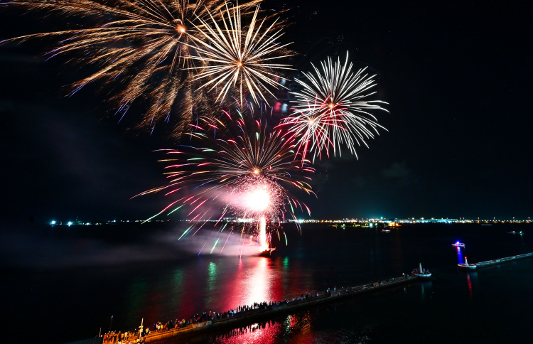 ޑްރޯން ޝޯ 9:20 އަށް، ހަވާ އެރުވުން 9:40 ގައި