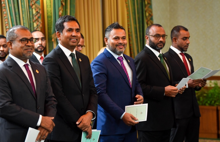 މިނިސްޓަރުންނަށް ރުހުން ދިނުން މާދަމާ