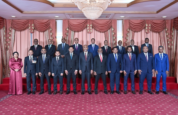 ސަރުކާރުގެ އިސް މަގާމުގައި އަންހެނުން މަދުވުމުން ފާޑުކިޔުން