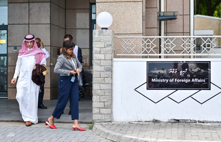 ފޮރިން މިނިސްޓްރީގައި ތިބީ ސިޔާސީ 129 މުވައްޒަފުން