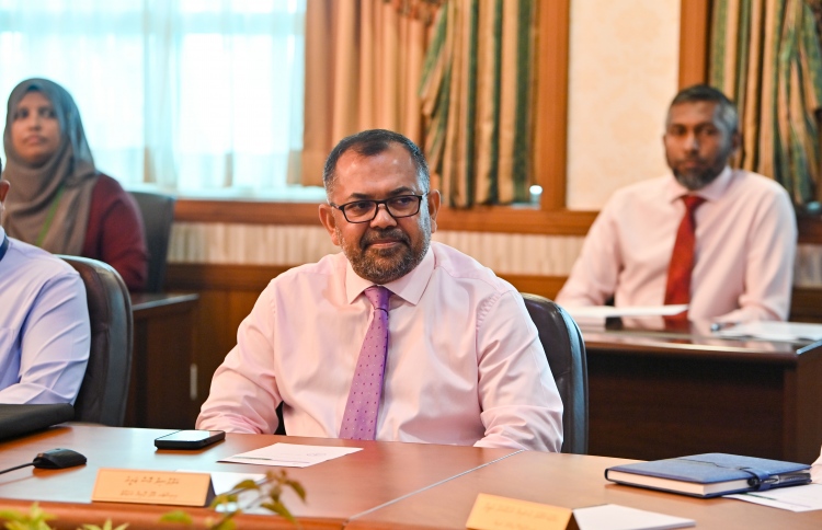 ފޮރިން މިނިސްޓަރު ޒަމީރު ރަސްމީ ދަތުރެއްގައި ގަތަރަށް