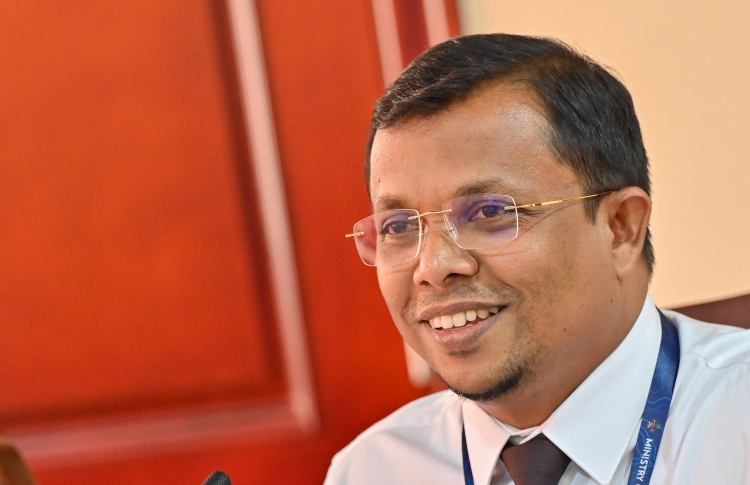 ޕީއެސްއައިޕީ ޕްރޮޖެކްޓްތައް ރިވިއުކުރަނީ