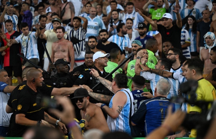 ސަޕޯޓަރުންގެ ހަމަނުޖެހުމެއް، ބްރެޒިލަށް ހިތި ބައްޔެއް