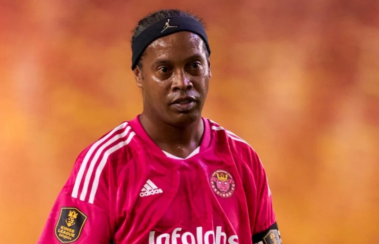 ރޮނާލްޑީނިއޯގެ އަތްމަތިދަތިވެ މުޅިން ބަނގުރޫޓްވެއްޖެ