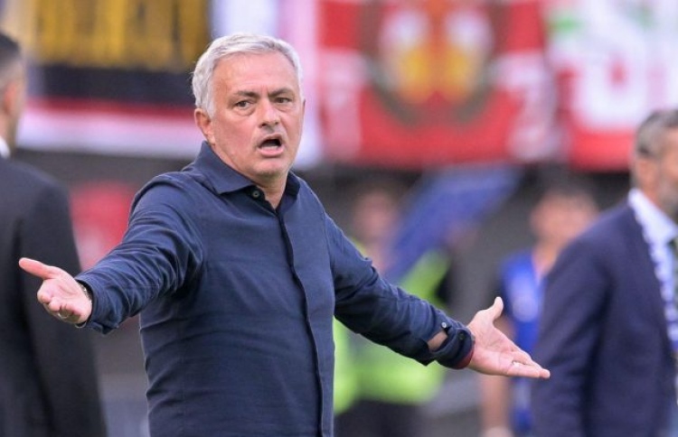 އިޓަލީން މޮރީނިއޯ ގެންނަން ބޭނުންވި، ދެކޮޅުހެދީ ބުފޮން