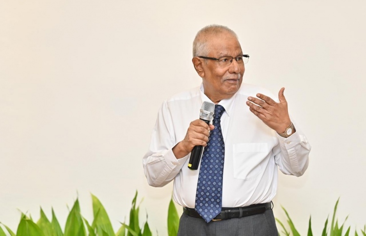 ސަޓާ އިން އެމްޔޫ މަނިކަށް ހާއްސަ އެވޯޑެއް ދީފި