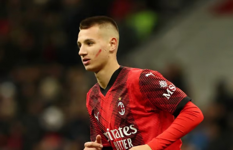 މިލާނުގެ 15 އަހަރުގެ ޒުވާނާ ރެކޯޑް މުގުރާލައިފި