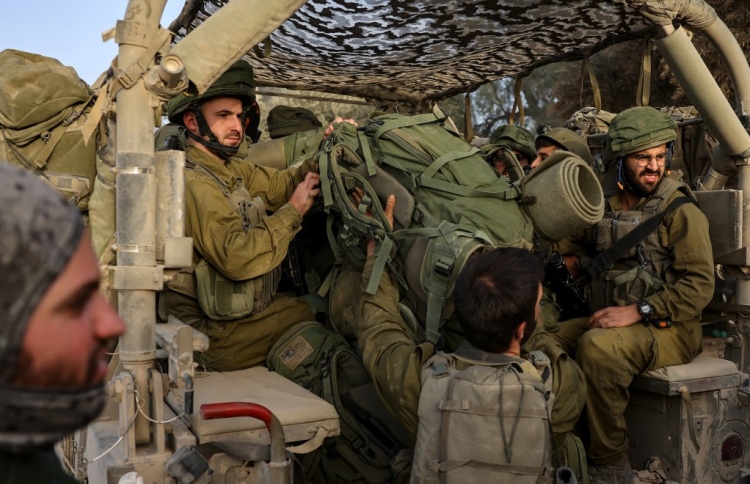 އިޒްރޭލު ސިފައިން ގާޒާގެ ގެތައް ލޫޓުވައި ފޭރެނީ