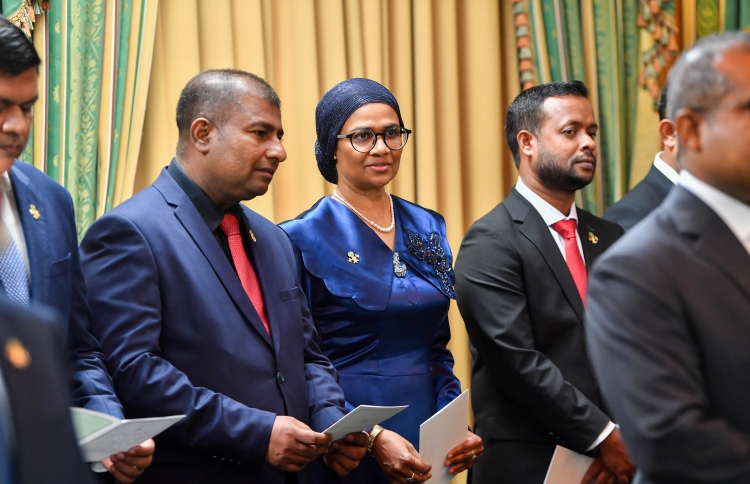 މިނިސްޓަރުންގެ އެހެން ގައުމެއްގެ ޕާސްޕޯޓް އޮތްތޯ ބަލަނީ