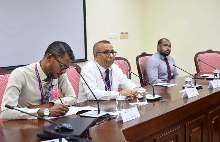 އީސީ މެންބަރުންގެ މުސާރަ ބޮޑުނުވާތީ ކަންބޮޑުވުން!