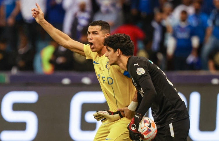 ހިލާލުން ނަސްރު ބަލިކޮށްފި، ރޮނާލްޑޯ އަށް ކަމެއް ނުވި