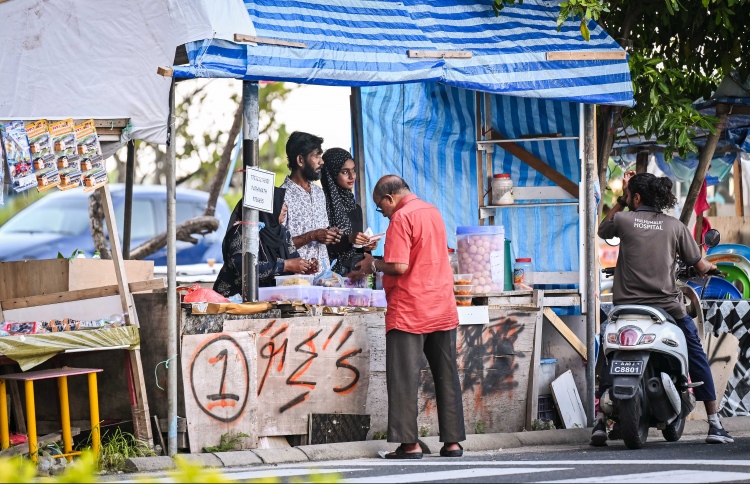 ގޭގައި ކާބޯތަކެތި ވިއްކާ މީހުންގެ ދަފުތަރު ހަދަނީ