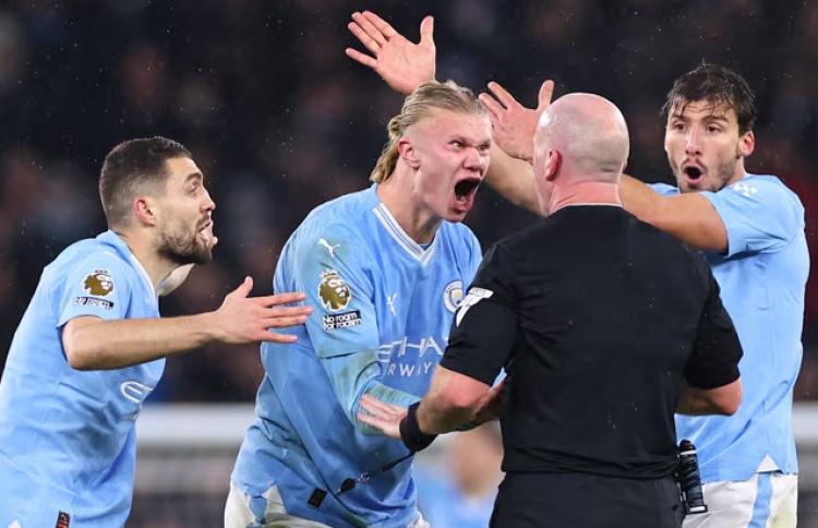 މޮޅު ނުވުމުން ހާލަންޑާއި ގާޑިއޯލާ އަށް ގޯސް ވީ ރެފްރީ