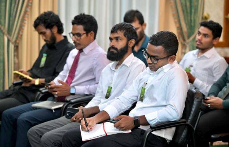 ރައީސް އޮފީހަށް ފޯނު ވެއްދުން މަނާކޮށްފި