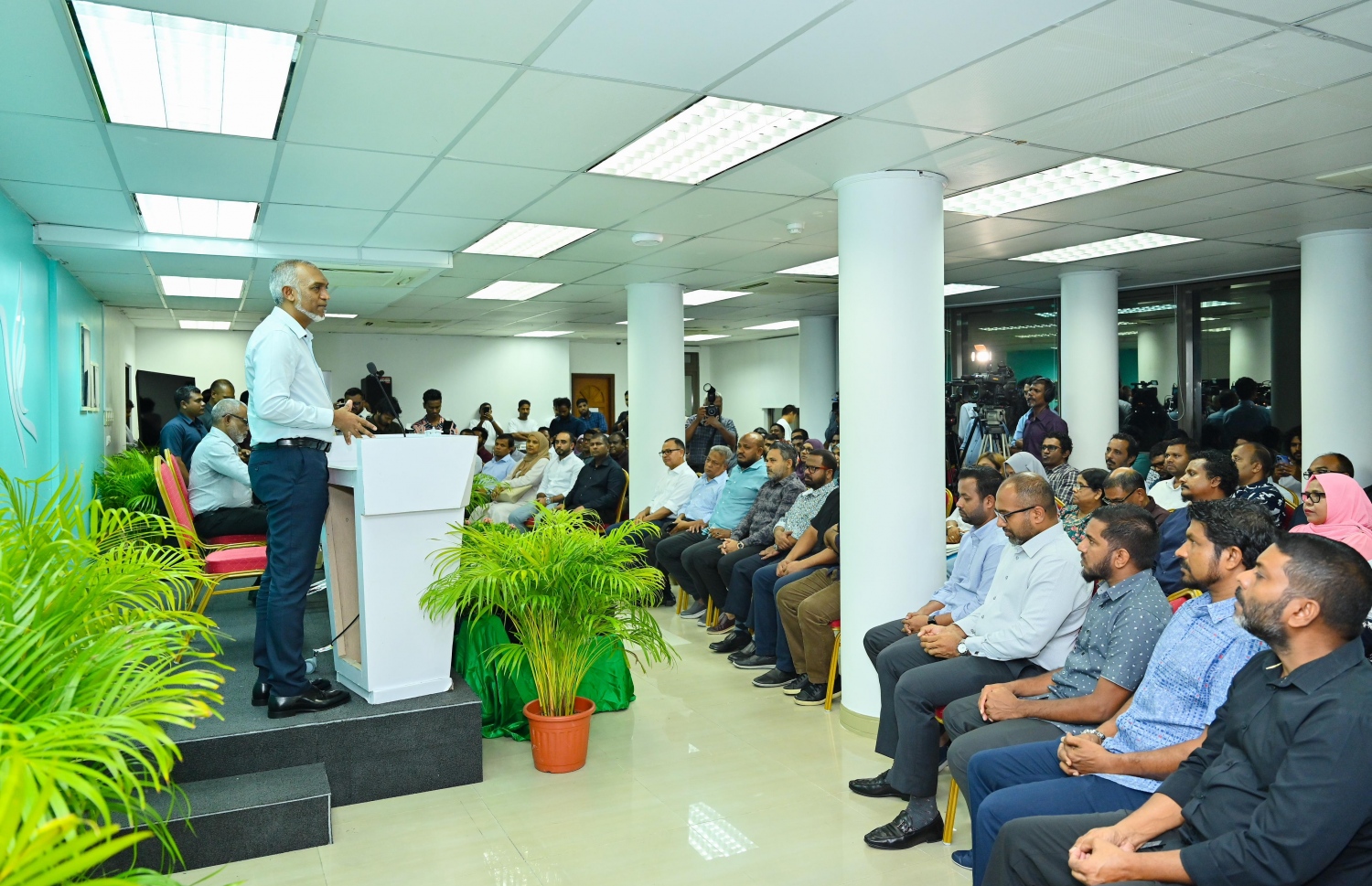 މިރޭ ޕީއެންސީގެ އޮފީސް ހުޅުވުމަށް ބޭއްވި ރަސްމިއްޔާތުގައި ރައީސް މުއިއްޒު ވާޙަކަ ދައްކަވަނީ --- މިހާރު ފޮޓޯ/ނިޝާން އަލީ