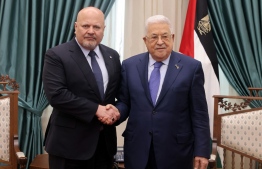 This handout picture provided by the Palestinian Press Office (PPO) shows Palestinian President Mahmud Abbas (R) meeting with the Prosecutor of the International Criminal Court Karim Khan in Ramallah in the occupied West Bank on December 2, 2023. Israel and Hamas brushed off international calls to renew an expired truce on December 2 as air strikes pounded militant targets in Gaza and Palestinian groups launched volleys of rockets. -- Photo: Thaer Ghanaim / PPO / AFP