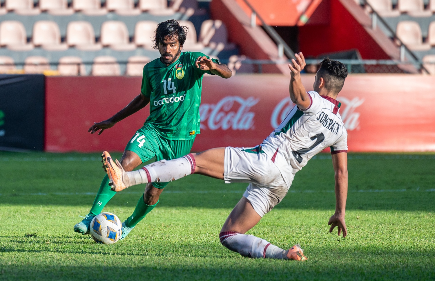 ޗޯޓު، މޯހަން ބަގާން ކުޅުންތެރިއެއް ކައިރިން ނައްޓަން މަސައްކަތް ކުރަނީ.-- ފޮޓޯ: ފަޔާޒް މޫސާ/ މިހާރު