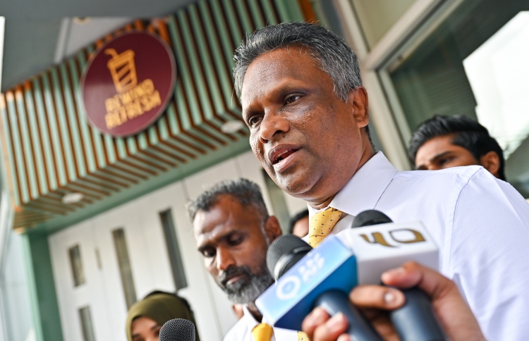 އާޒިމަށް ރައީސް ދެއްވީ އެއްބާރުލުމުގެ ޔަގީންކަން