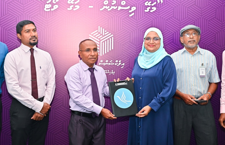 މޭޔަރުކަމަށް ވާދަކުރައްވަަން އާޒިމާ ފޯމް ހުށަހަޅުއްވައިފި