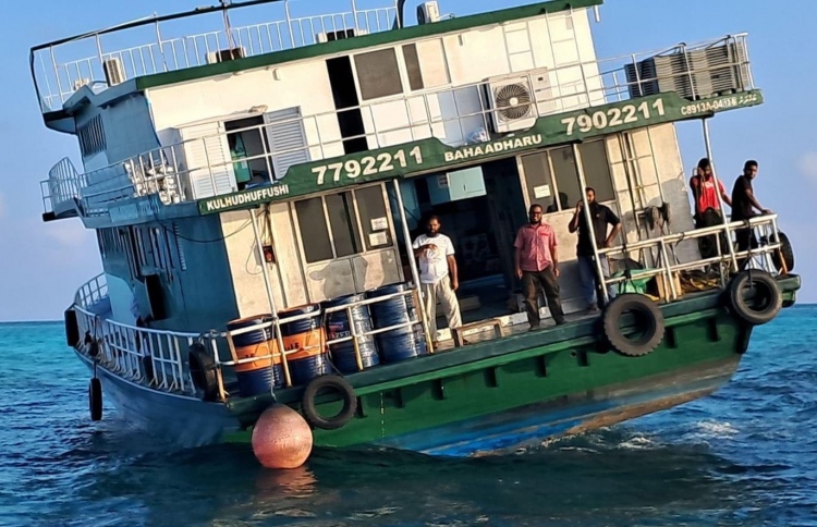 ކުޅުދުއްފުށީ ބަހާދަރު ބޯޓު ފަރަށް އަރައިފި