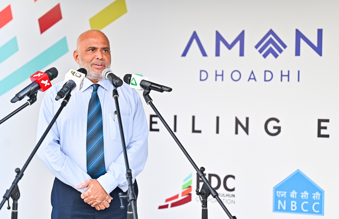 "އަމާން ދޯދި" މޮކް-އަޕް ދައްކާލުމަށް ބޭއްވި ރަސްމިއްޔާތުގައި ހައުސިން މިނިސްޓަރު ޑރ. އަލީ ހައިދަރު ވާހަކަ ދައްކަވަނީ.--- ފޮޓޯ: ފަޔާޒު މޫސާ | މިހާރު