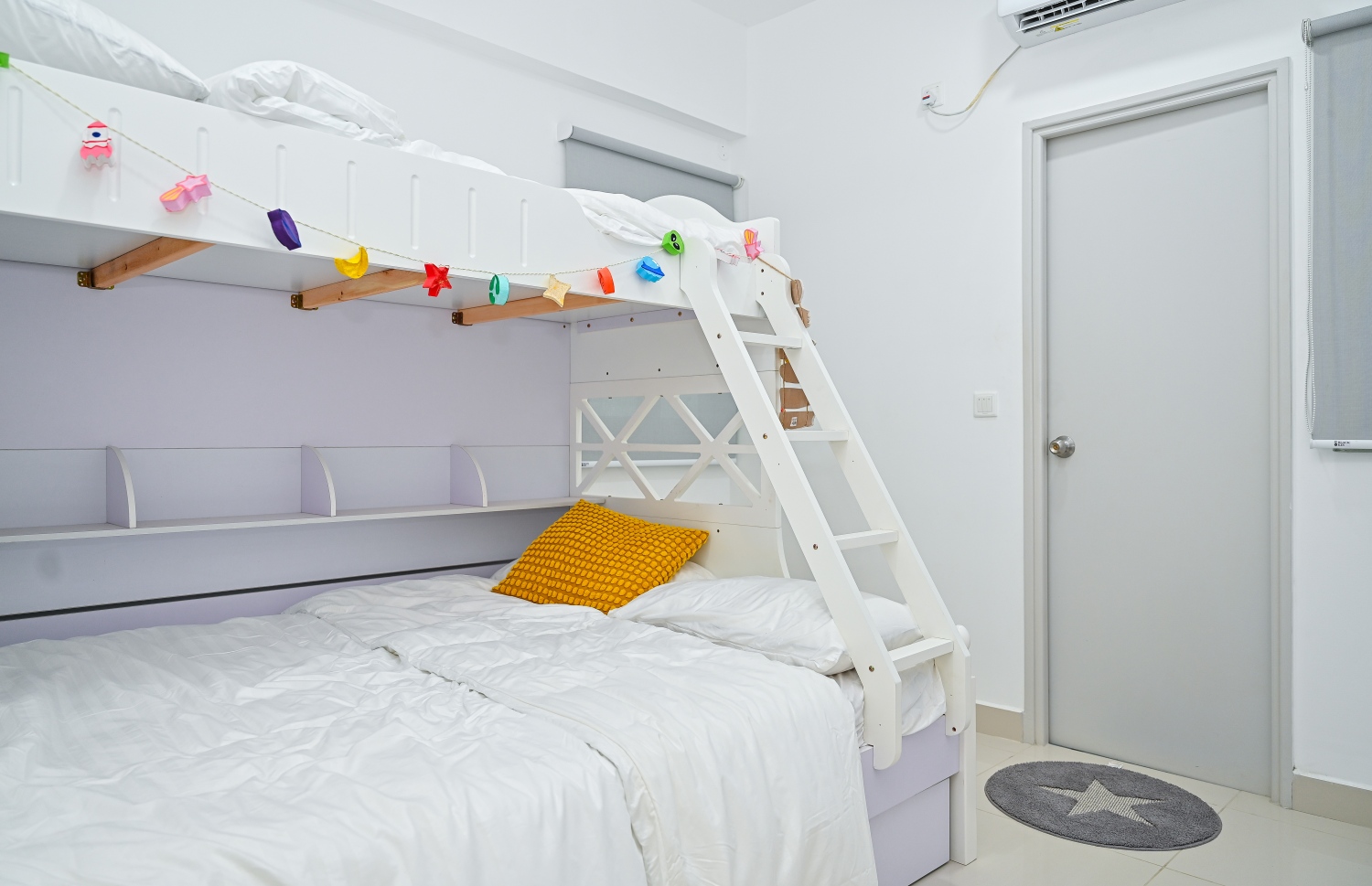 އެޕާޓްމެންޓްގެ އެއް ކޮޓަރި. މިއަދު ވަނީ "އަމާން ދޯދި" ގެ ދެ ކޮޓަރީގެ އެޕާޓްމެންޓްތައް ދައްކާލާފައި -- ފޮޓޯ: ފަޔާޒް މޫސާ / މިހާރު