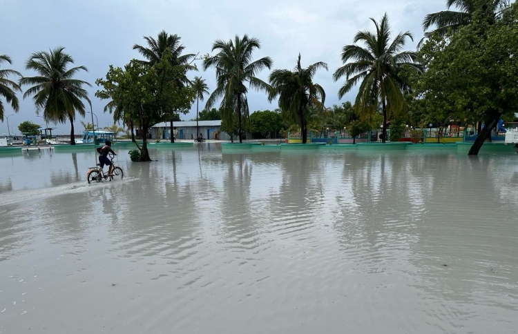 ހިންމަފުށީގައި ފެން ބޮޑުވެ ބައެއް ގެތަކަށް ގެއްލުން