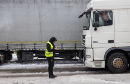 A Ukrainian truck driver is seen next to Ukrainian trucks on the parking lot near Korczowa Polish-Ukrainian border crossing, on December 5, 2023. In a Polish car park near the Ukrainian border, truck drivers stranded by a month-long blockade that has caused disruption and a row with Ukraine shoveled snow off their vehicles.
Around 100 truckers have been stuck in Korczowa, one of the crossings blocked by protesting Polish hauliers who complain about what they say is unfair competition from Ukrainian companies. (Photo by Wojtek Radwanski / AFP)