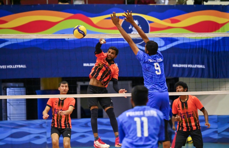 ޗެމްޕިއަނުން ބަލިކޮށް އަލަށް ވާދަކުރާ ސިޓީ ސެމީ އަށް