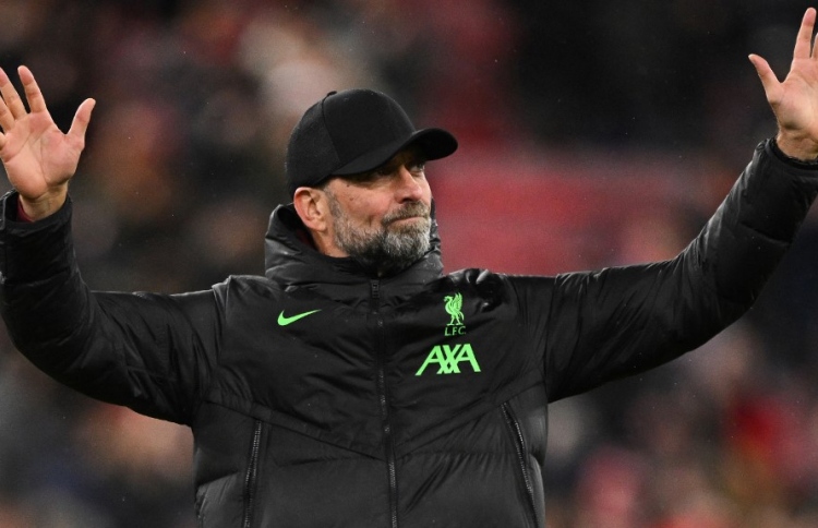 ލިވަޕޫލް ސަޕޯޓަރުންގެ ފޯރިކުޑަވެ، ކްލޮޕް ކަންބޮޑުވެފައި