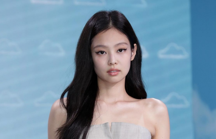 ބްލެކް ޕިންކްގެ ޖެނީ އަމިއްލަ ލޭބަލްއެއް ހަދައިފި