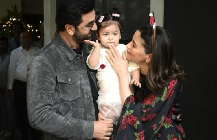 އާލިއާ އާއި ރަންބީރުގެ ދަރިފުޅު މީޑިއާއަށް ދައްކާލައިފި