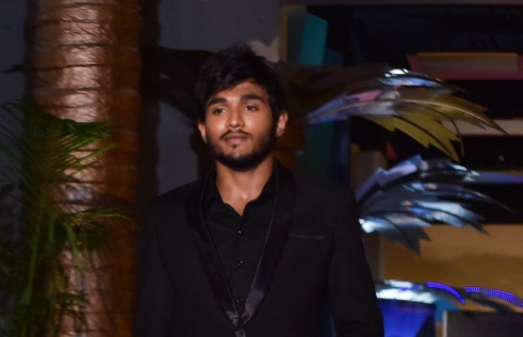 ޔުނާން އަލުން ބަންދުކުރަން ކޯޓުގައި އެދެފި