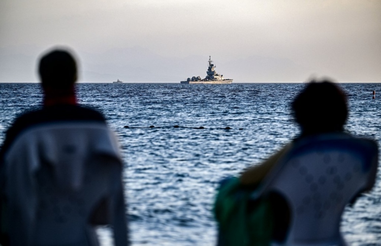 ބޮޑު ޝިޕިންލައިންތަކެއް ރަތްކަނޑުގެ ދަތުރު ހުއްޓާލައިފި