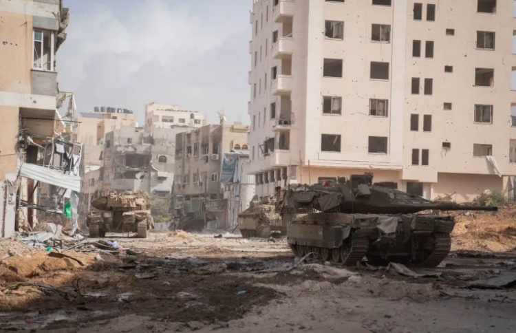 އިޒްރޭލުގެ ޓޭންކްތައް ޣައްޒާގެ މެދުތެރެއަށް