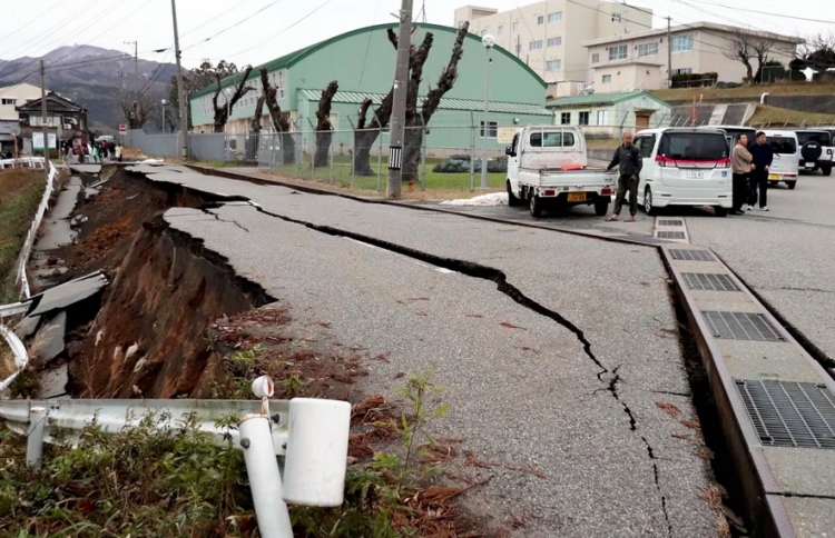 ވަރުގަދަ ބިންހެލުމަކަށް ފަހު ޖަޕާނަށް ސުނާމީއެއް