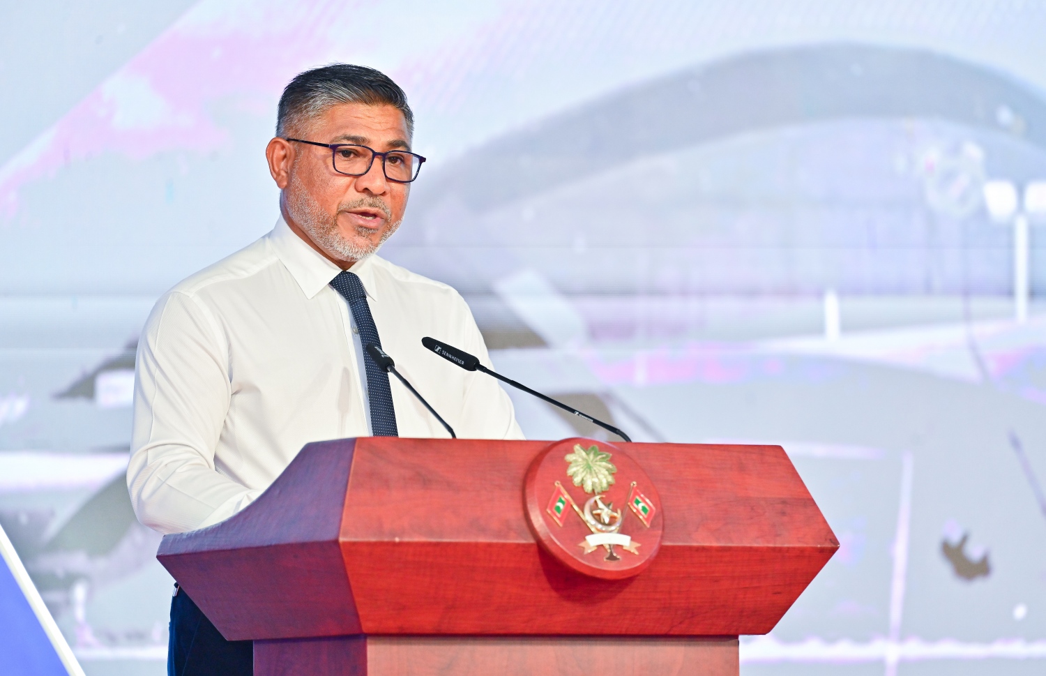 މިރޭ ބޭއްވި ހަފްލާގައި މޯލްޑިވްސް އެއާޕޯޓްސް ކޮމްޕެނީ ލިމިޓެޑް (އެމްއޭސީއެލް) ގެ މެނޭޖިން ޑިރެކްޓަރު އިބްރާހިމް ޝަރީފް މުހައްމަދު ވާހަކަ ދައްކަވަނީ. --ފޮޓޯ: ފިޔާޒް މޫސާ | މިހާރު