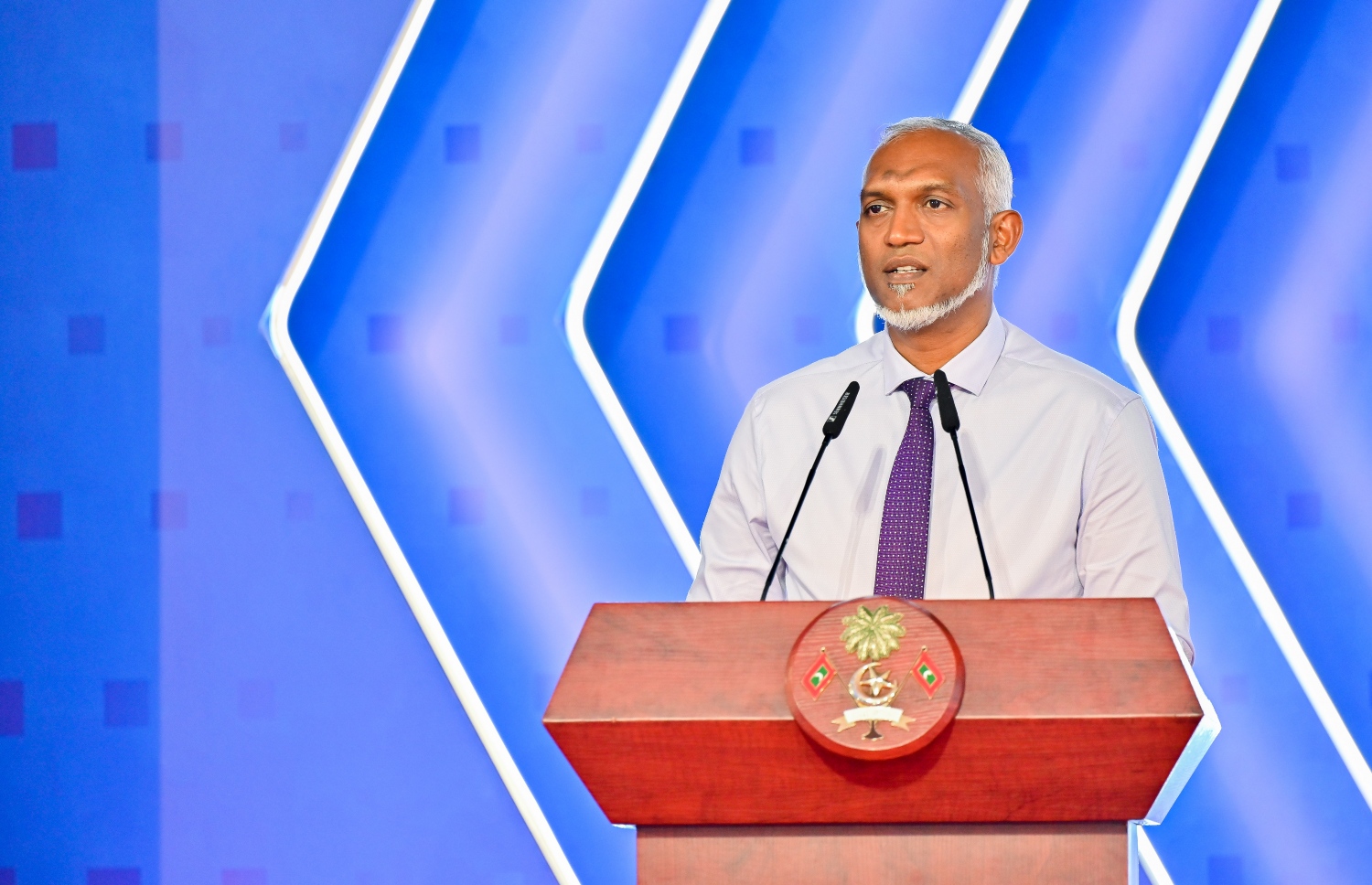 ރޭގެ ހަފުލާގައި ރައީސް ޑރ. މުއިއްޒު ވާހަކަފުޅު ދައްކަވަނީ.---ފޮޓޯ: ފަޔާޒު މޫސާ| މިހާރު