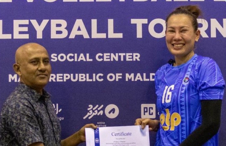 ފަހަތުން އަރައި މޮޅުވެ ޕޮލިސް ފައިނަލަށް