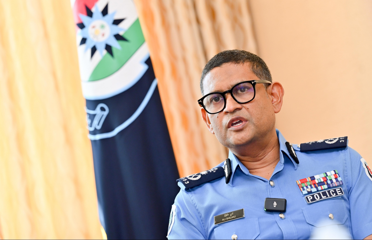 ޕޮލިސް ކޮމިޝަނަރު ޝުޖާއު މީގެ ކުރިން "މިހާރު" އަށް އިންޓަވިއު ދެއްވަނީ.-- ފޮޓޯ: ނިޝާން އަލީ/ މިހާރު