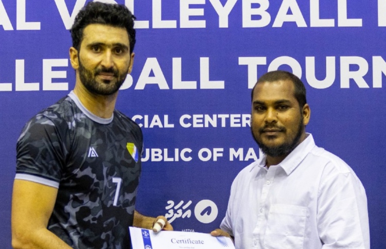 ސިފައިން ފައިނަލަށް، ފަހު ސެމީގައި ސިޓީ އާއި އާބަންކޯ