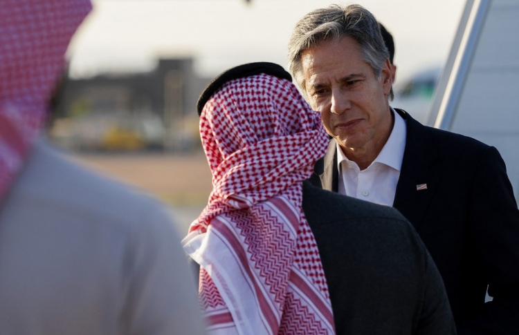 ބްލިންކެން ސައޫދީގެ ވެރިންނާ ބައްދަލުކުރައްވައިފި