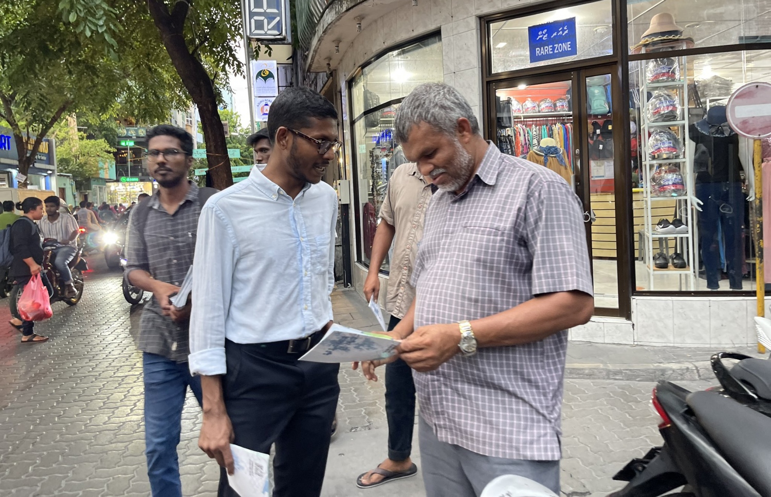 ސައިފް ކެމްޕޭން ކުރައްވަނީ.