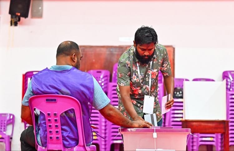 ވޯޓުލީ މީހުންގެ އަދަދު މަދުވުމުން އީސީގެ ކަންބޮޑުވުން!