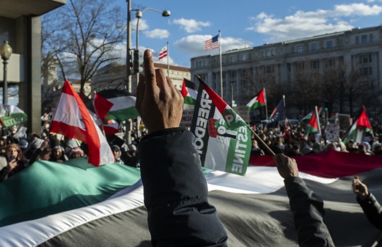 އިޒްރޭލާ ދެކޮޅު އަމުރާ މެދު ޔޫކޭ ކަންބޮޑުވެފައި