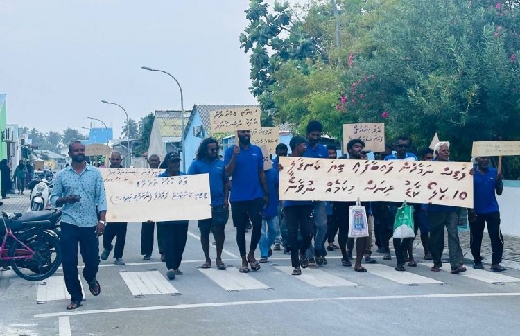 ކޮންޓްރެކްޓް އާނުކުރި 53 މުވައްޒަފަކު އިހުތިޖާޖުގައި